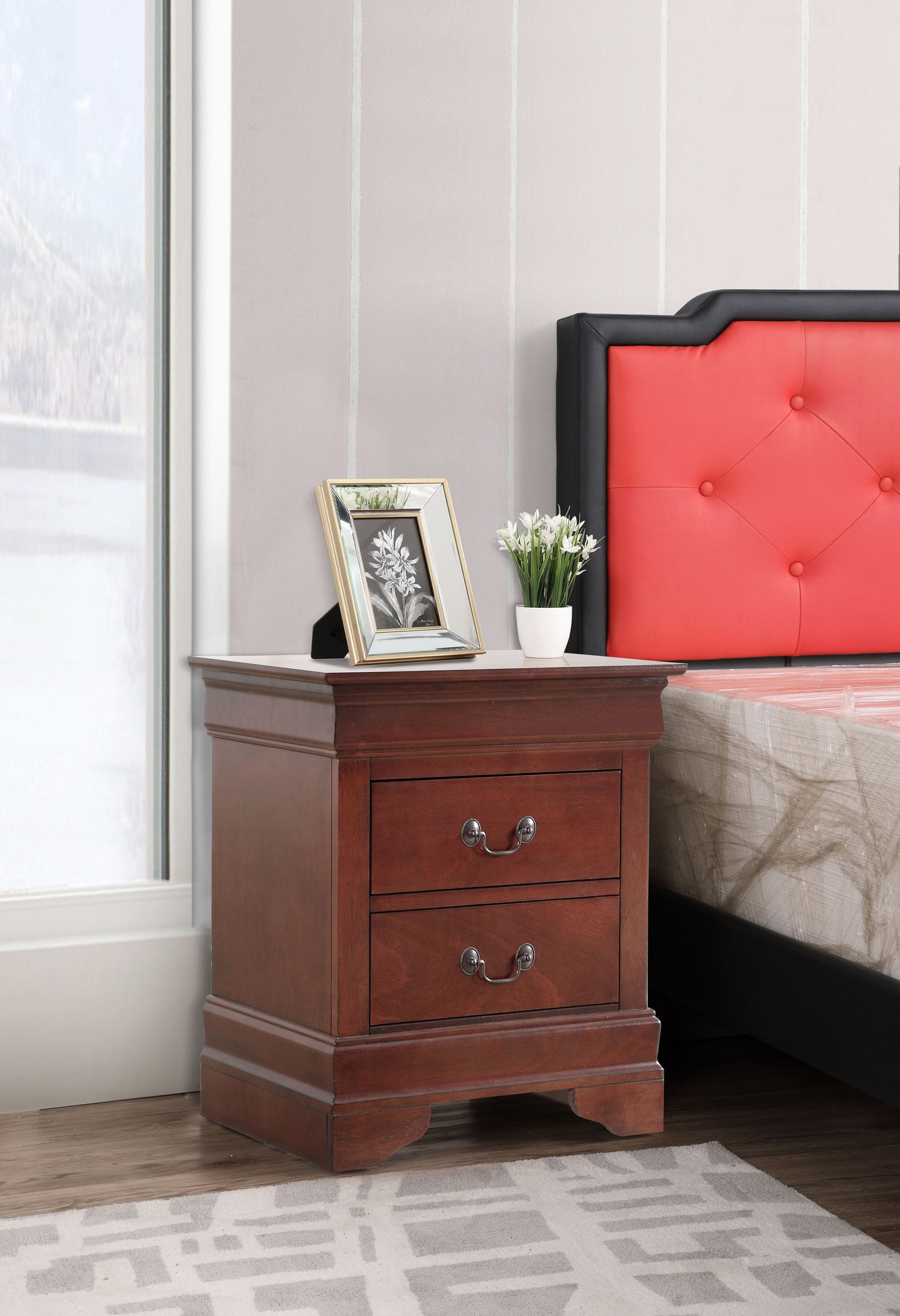 Louis Phillipe - Elegant Traditional Nightstand - Cherry