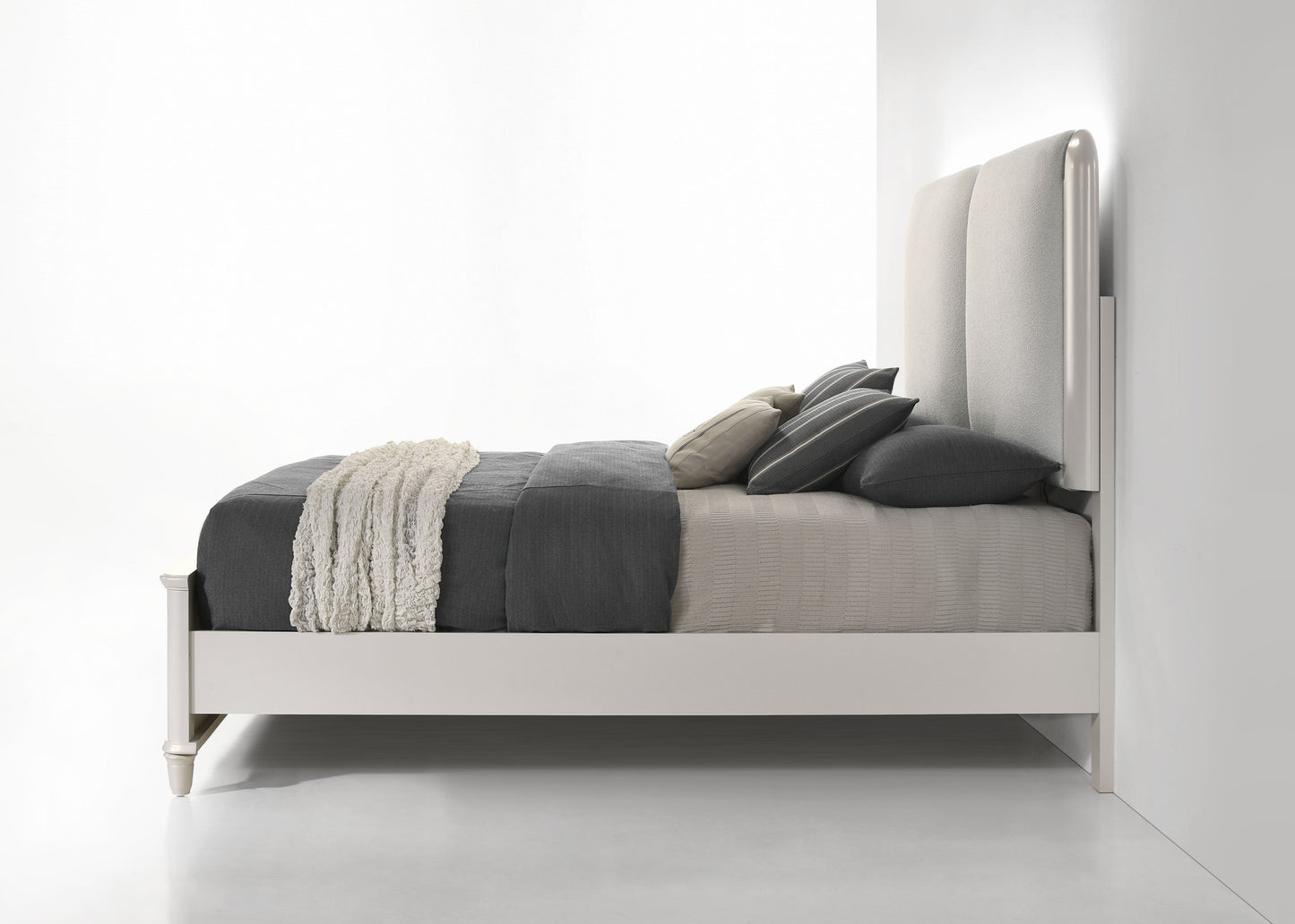 Laveda - Boucle Eastern King Bed With LED - Light Gray / White