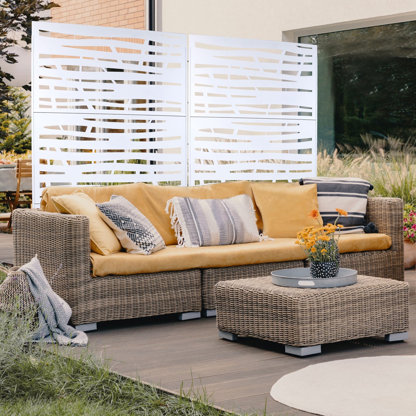 Outdoor & Indoor Privacy Screen Metal Privacy Screen, Freestanding Decorative Screen For Deck Balcony Patio - White