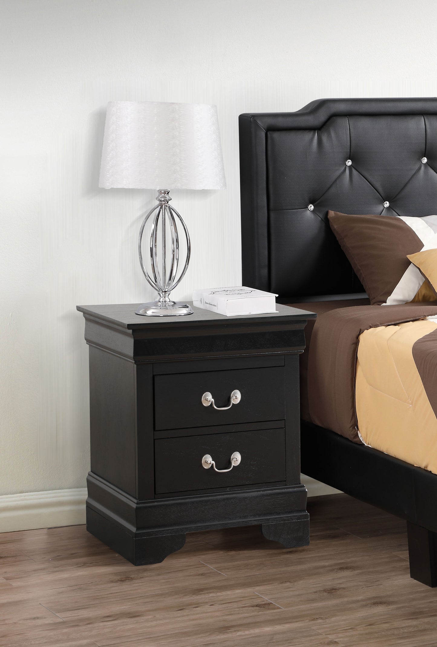 Louis Phillipe - Elegant Traditional Nightstand - Black