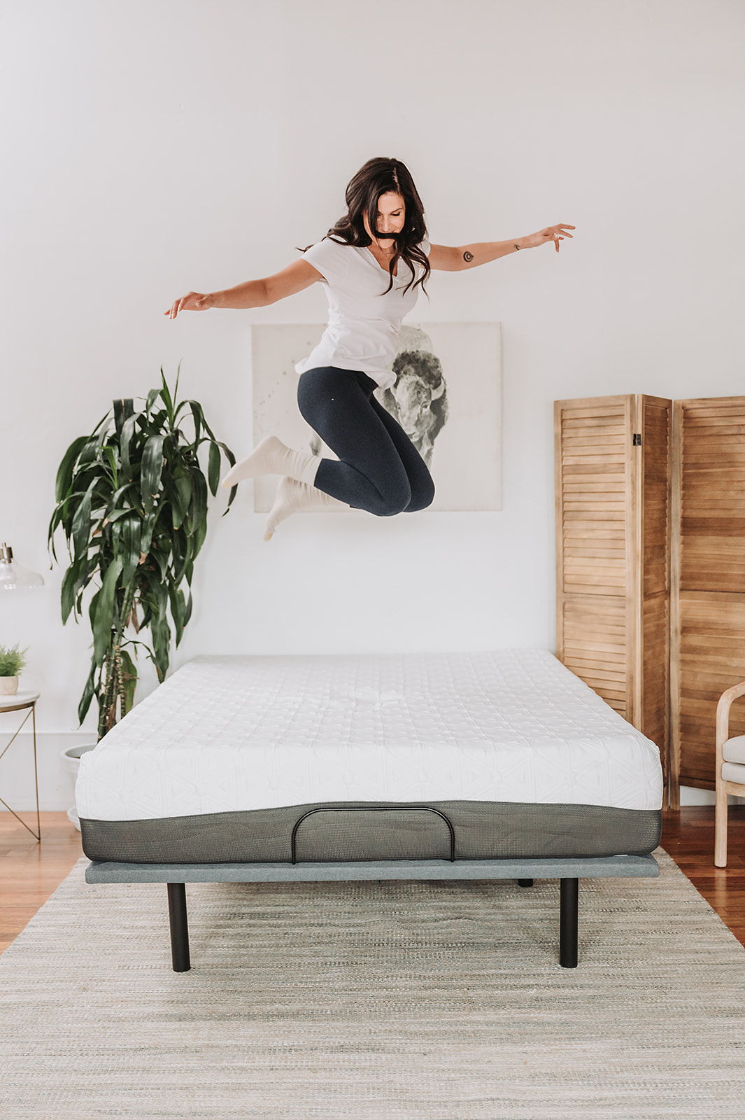 10" Queen Gel Memory Foam Mattress - White / Dark Gray