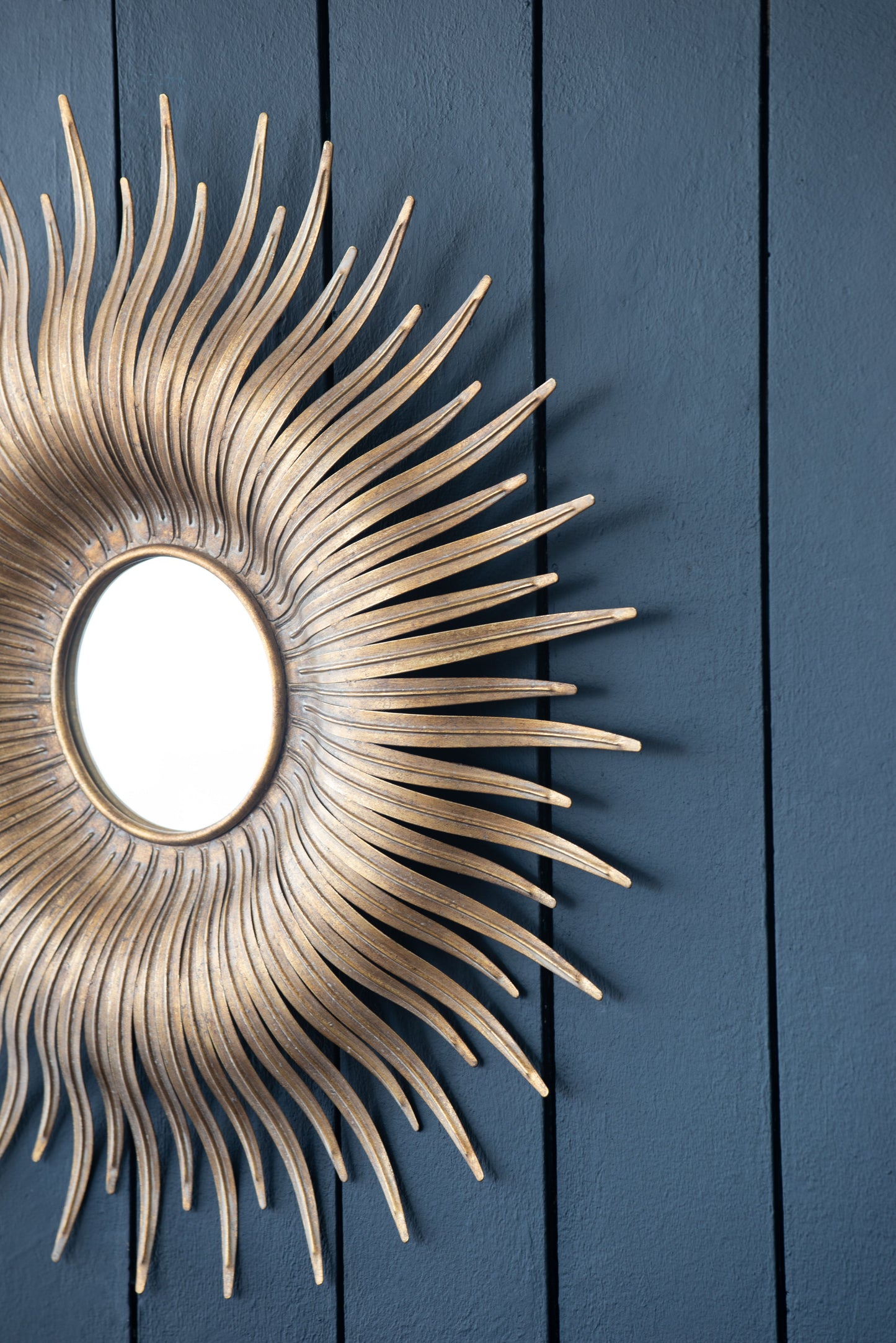 Retro DesignSunburst Metal Wall Mirror Decorative Mirror For A Bedroom Dressing Room, Hallway Or Living Space - Gold