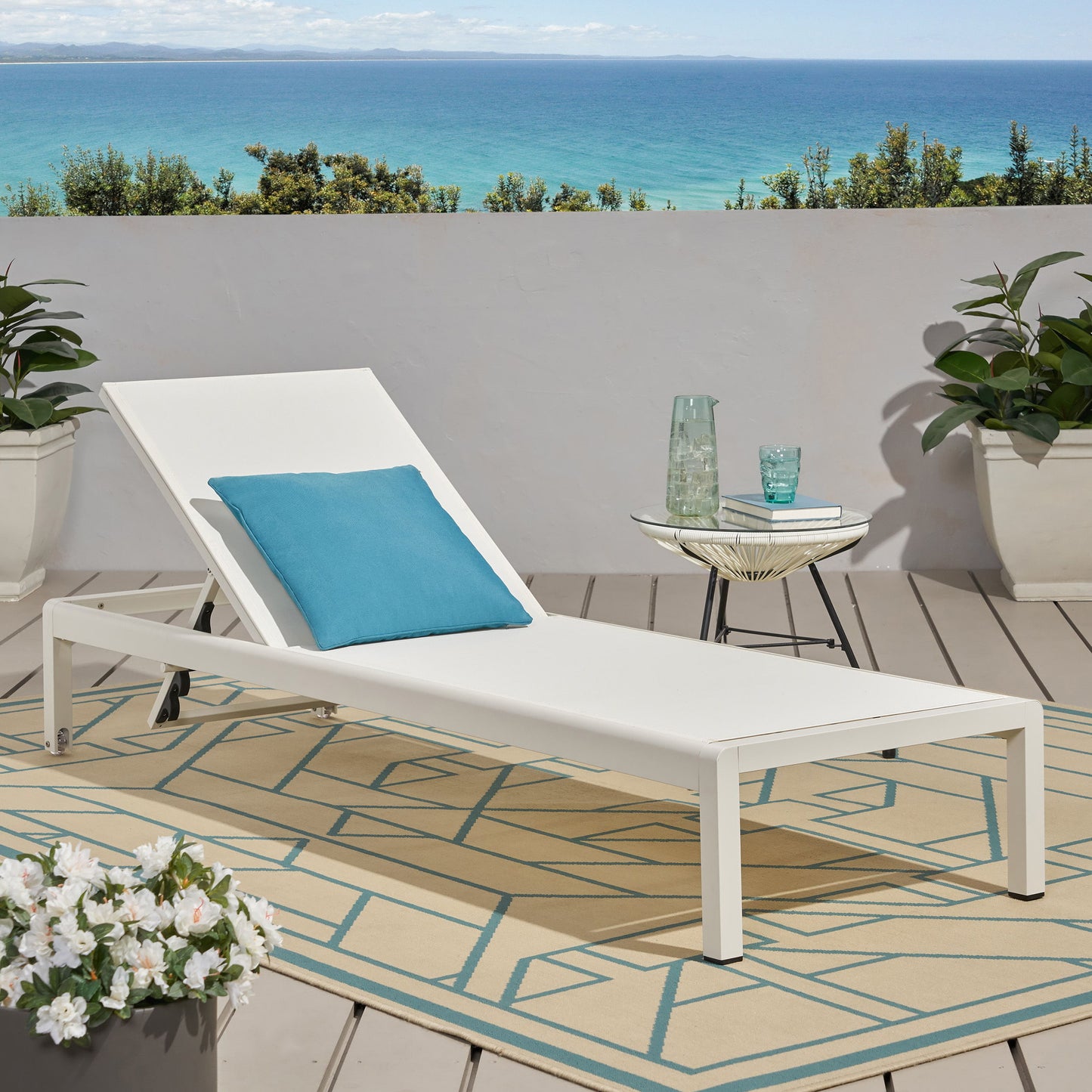 Outdoor Chaise Lounge Chair, Aluminum Adjustable Outside Chair For Pool Patio Beach Yard, All Weather Use UV Resistant 400Lbs Weight Capacity - White
