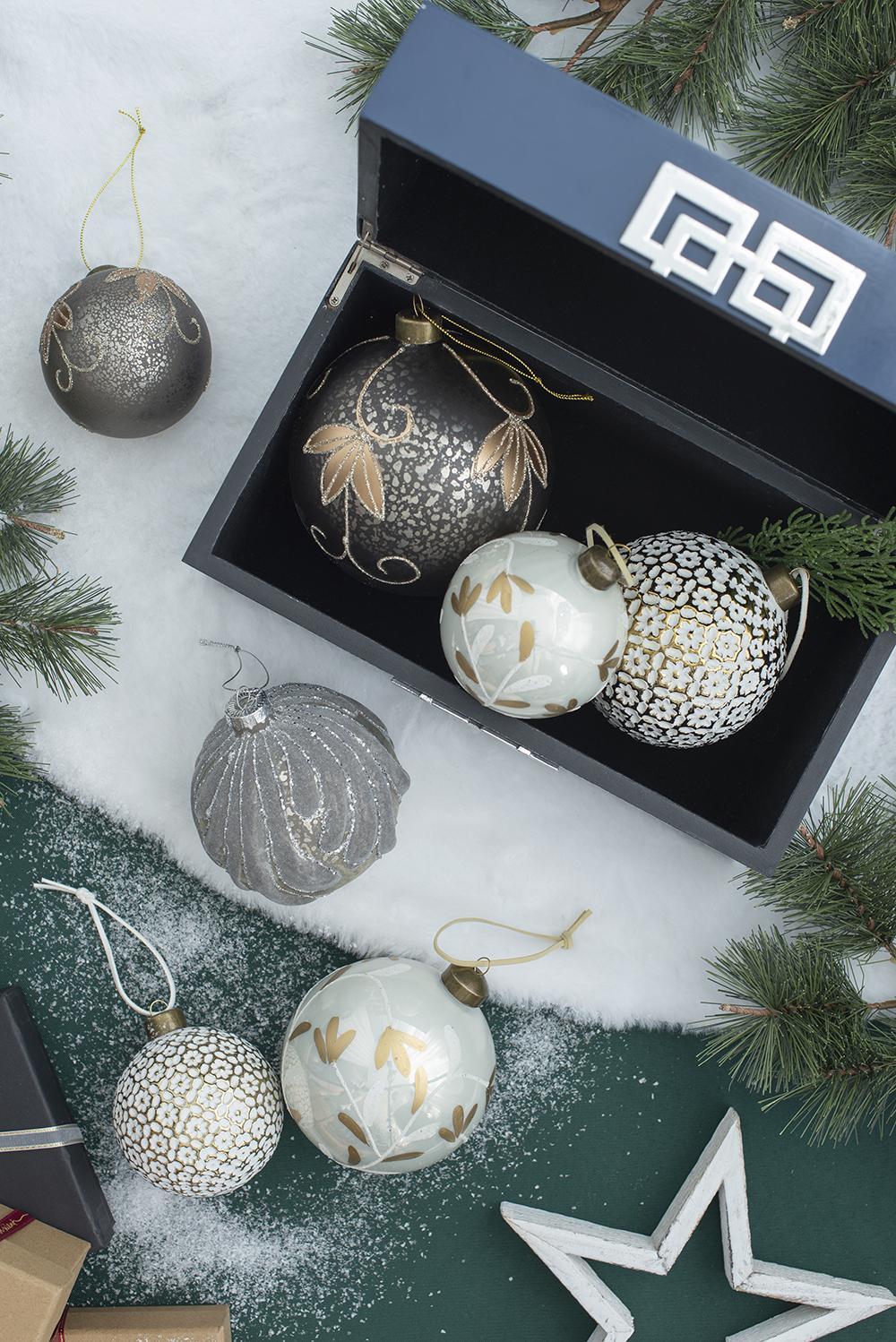 Christmas Ball Ornaments, Glass Decorative Hanging Ball Christmas Tree Ornaments, For Holiday Party Decorations (Set of 4) - Silver