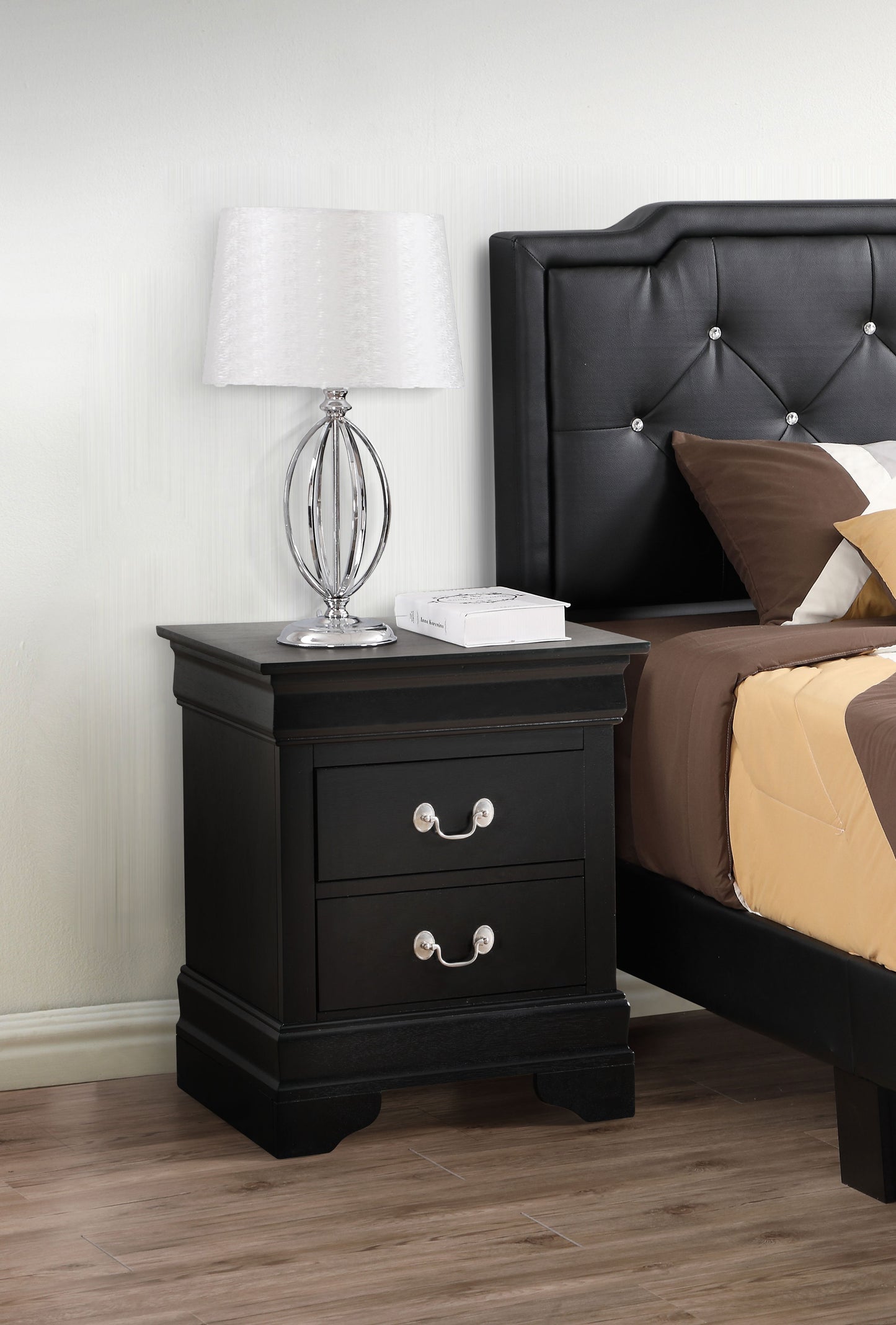 Louis Phillipe - Elegant Nightstand - Black