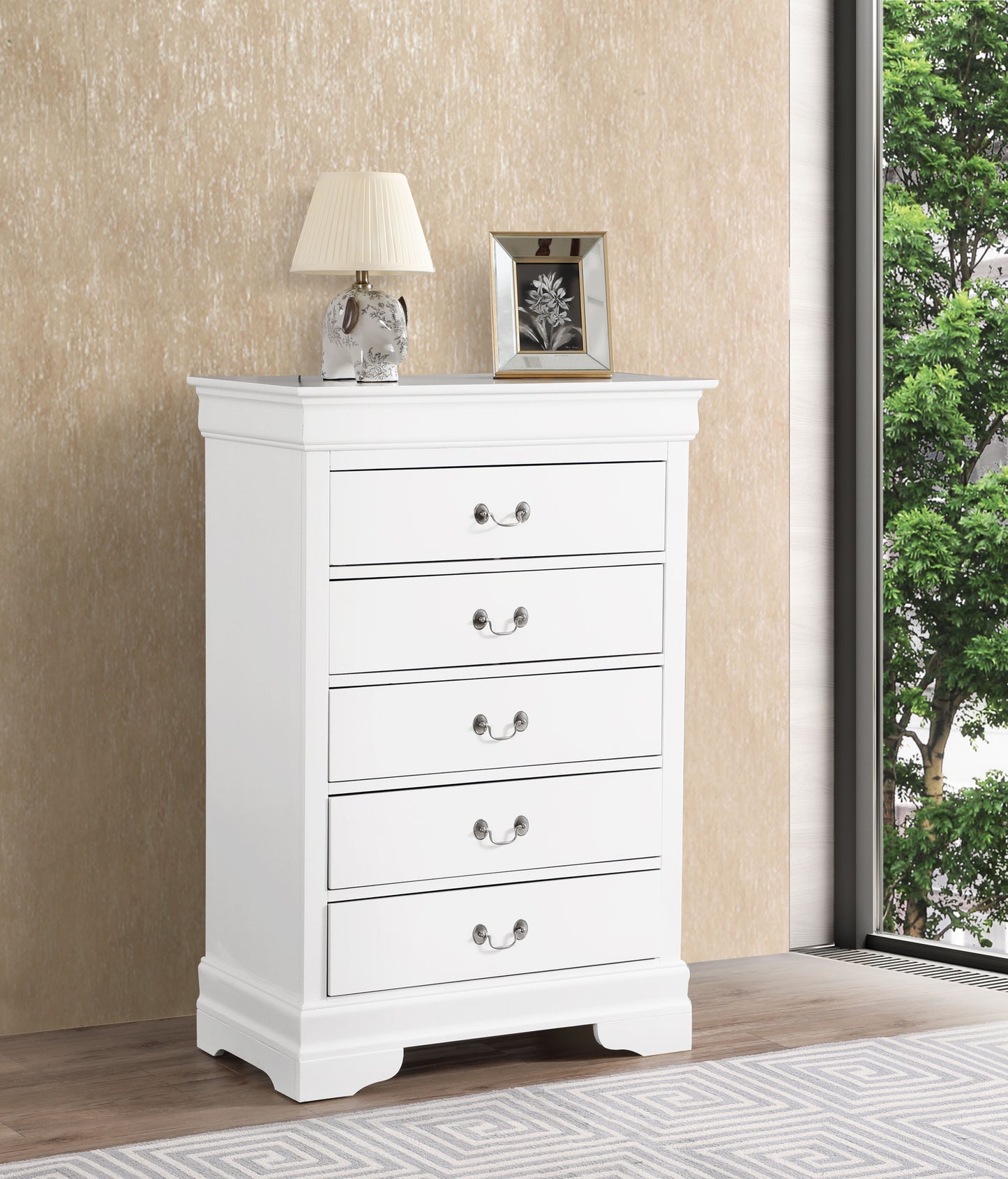 Traditional Style Storage Chest - White
