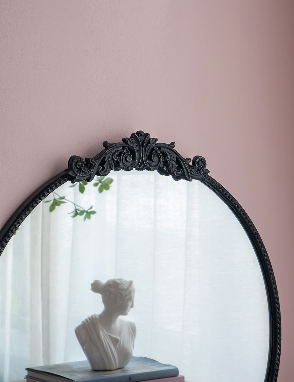 Classic Design Mirror With Round Shape And Baroque Inspired Frame For Bathroom, Entryway Console Lean Against Wall - Black