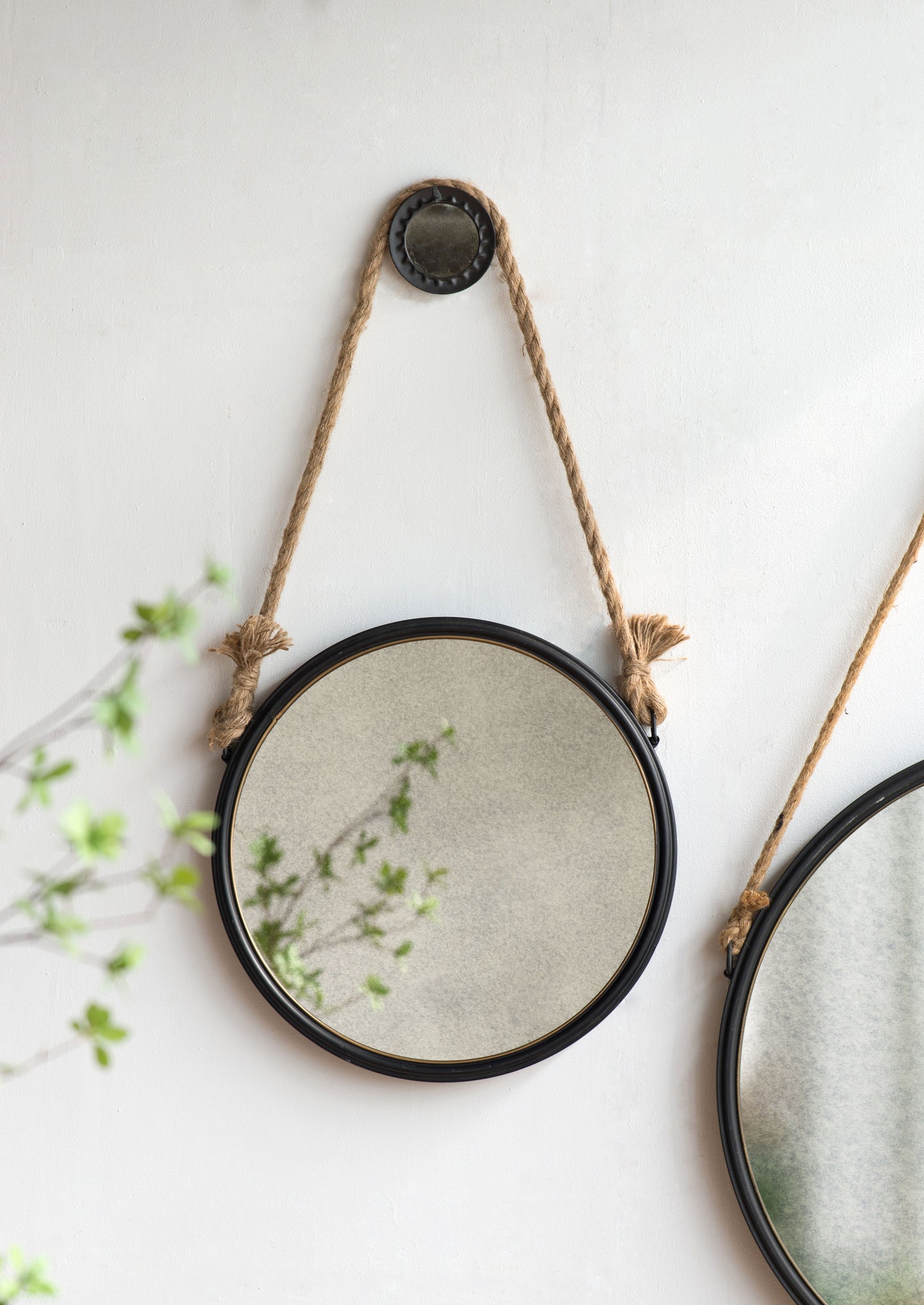Handsome Cleveland Mirror With Rope Strap Contemporary Design Circle Mirror With Round Metal Frame For Wall Decor Bathroom, Entryway - Black And Silver