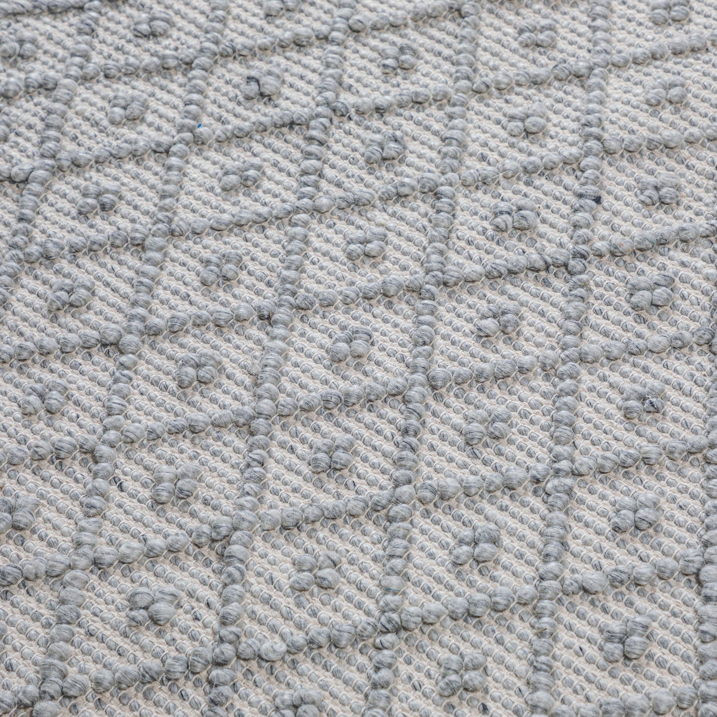Millow - 6' X 9' Area Rug - Silver