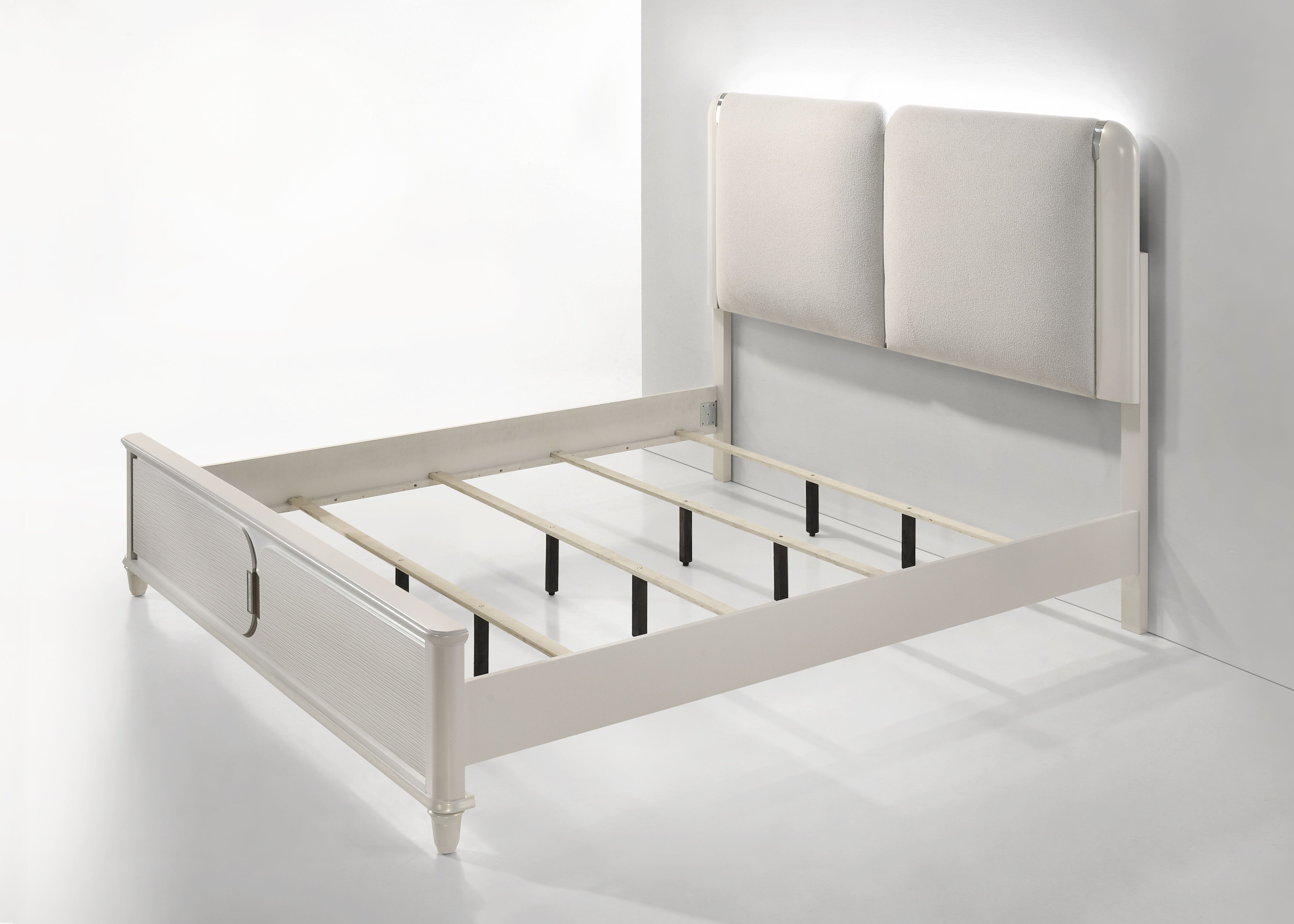Laveda - Boucle Queen Bed With LED - Light Gray / White