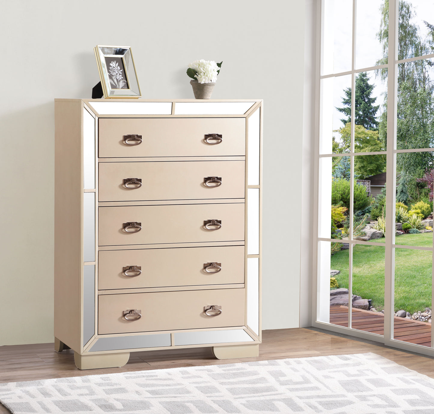 Elegant Storage Chest - Pearled