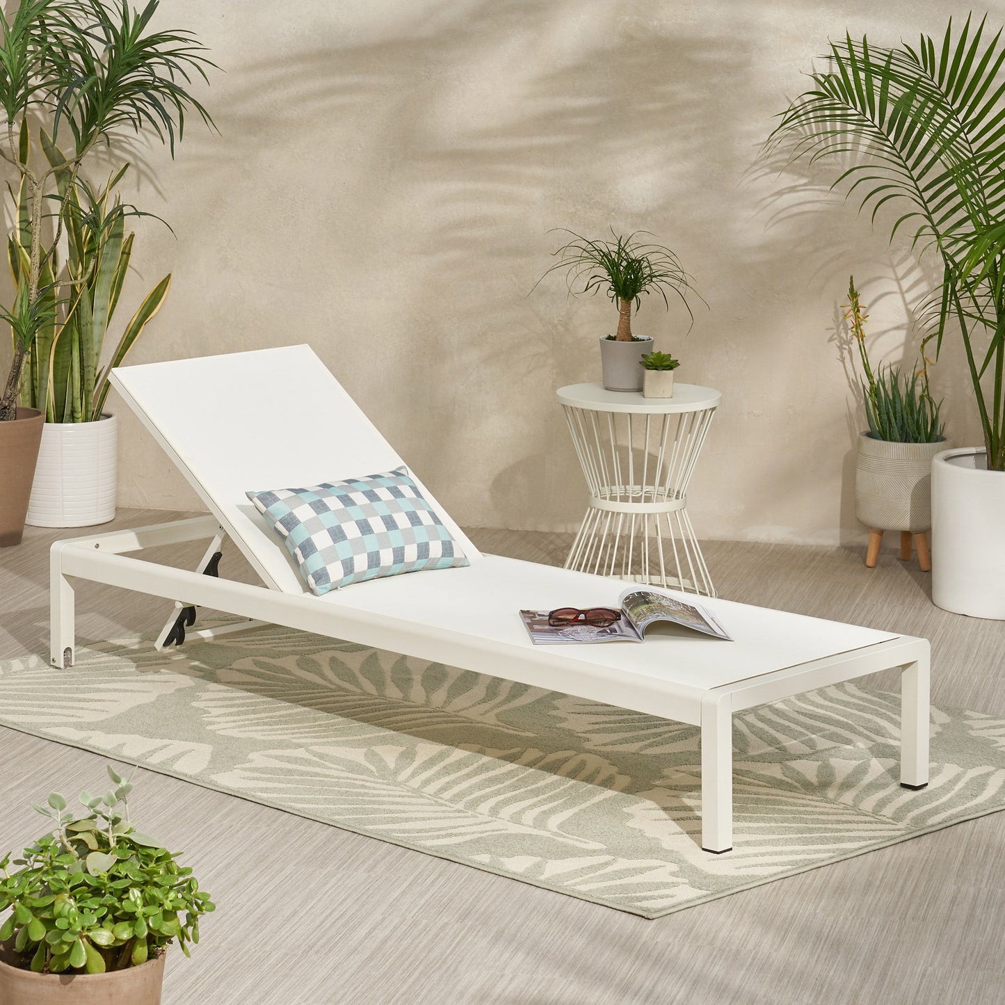 Outdoor Chaise Lounge Chair, Aluminum Adjustable Outside Chair For Pool Patio Beach Yard, All Weather Use UV Resistant 400Lbs Weight Capacity - White