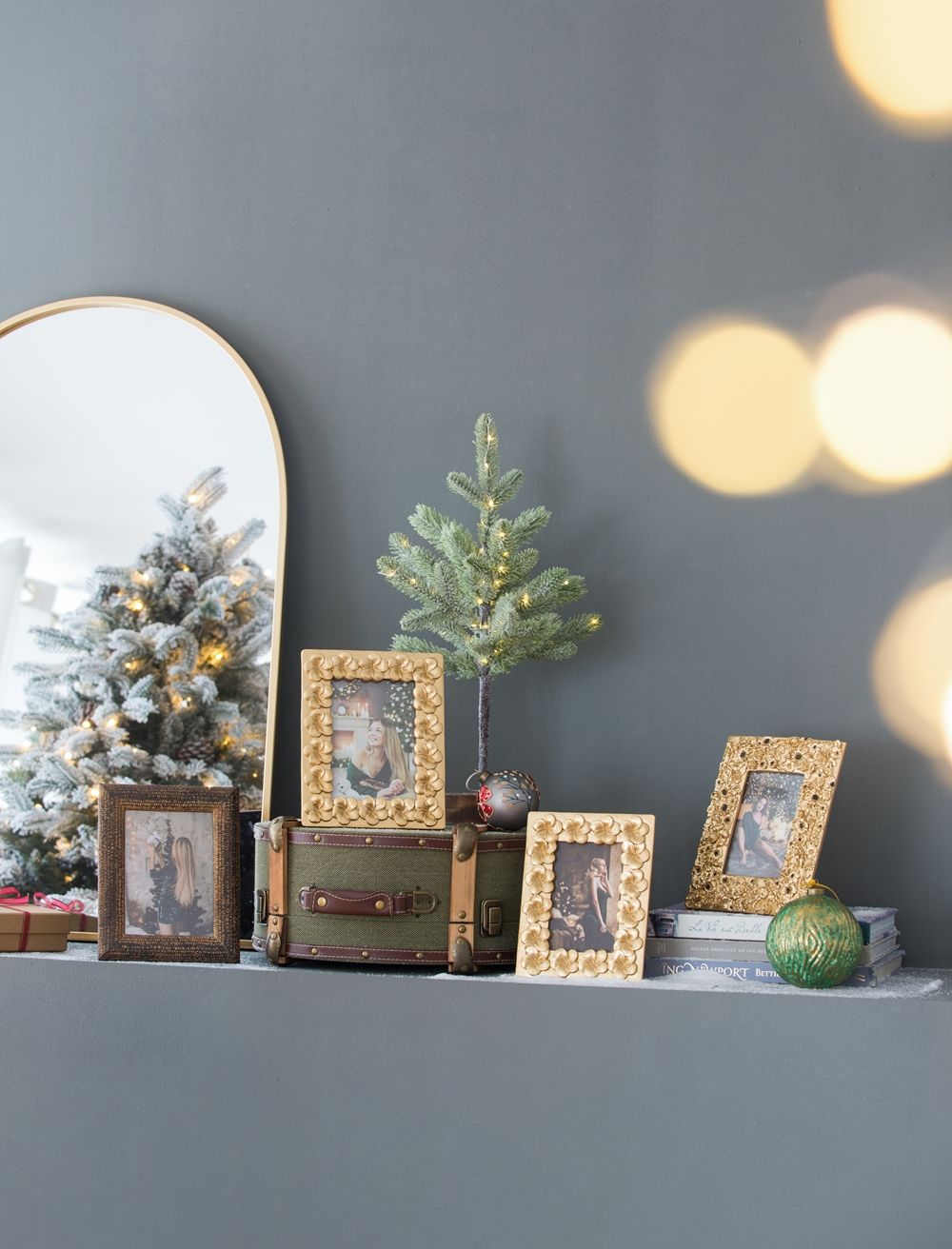 Vintage Photo Frame & Flower Design - Gold