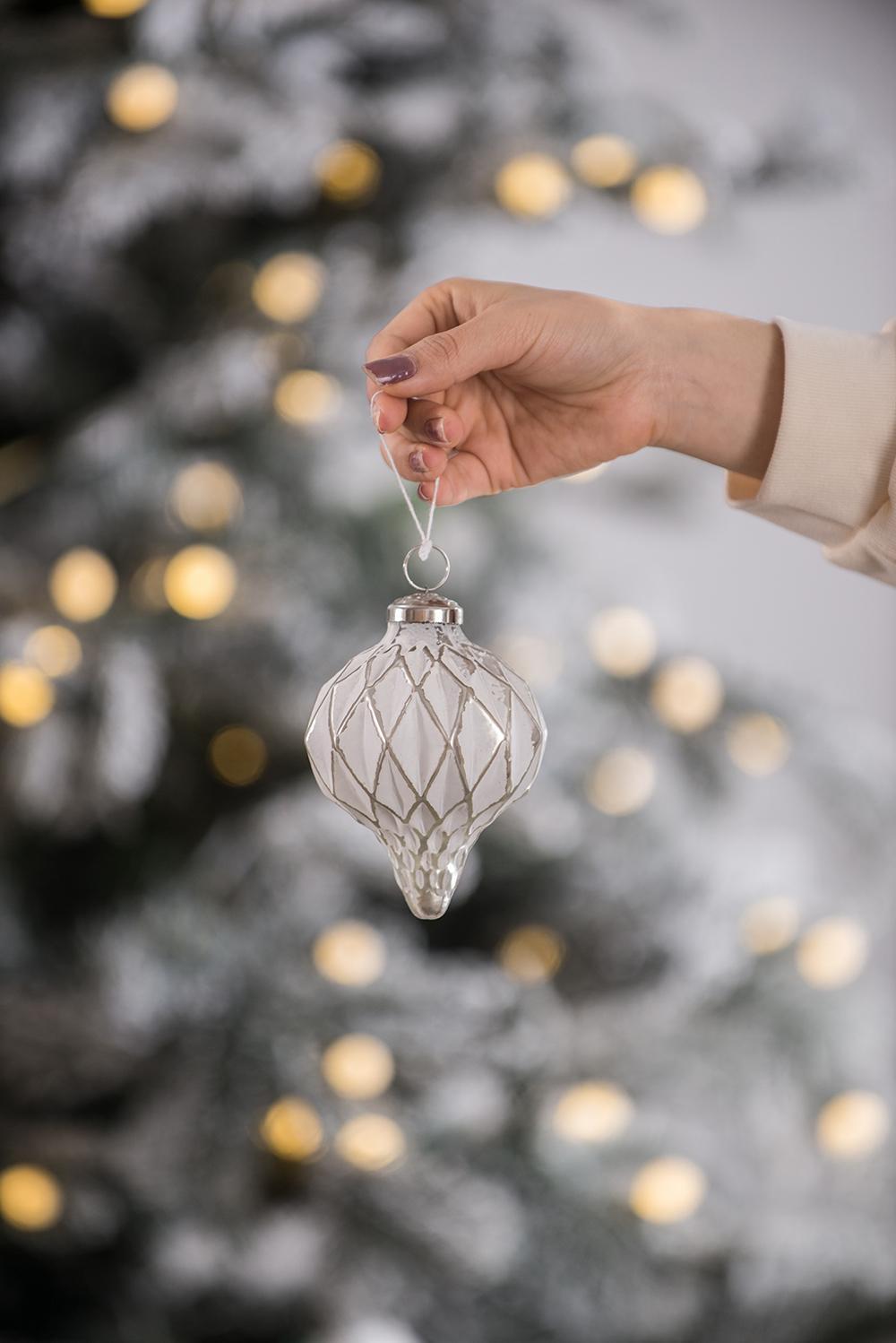 Christmas Ball Ornaments, Glass Decorative Hanging Ball Christmas Tree Ornaments, For Holiday Decorations (Set of 6) - White