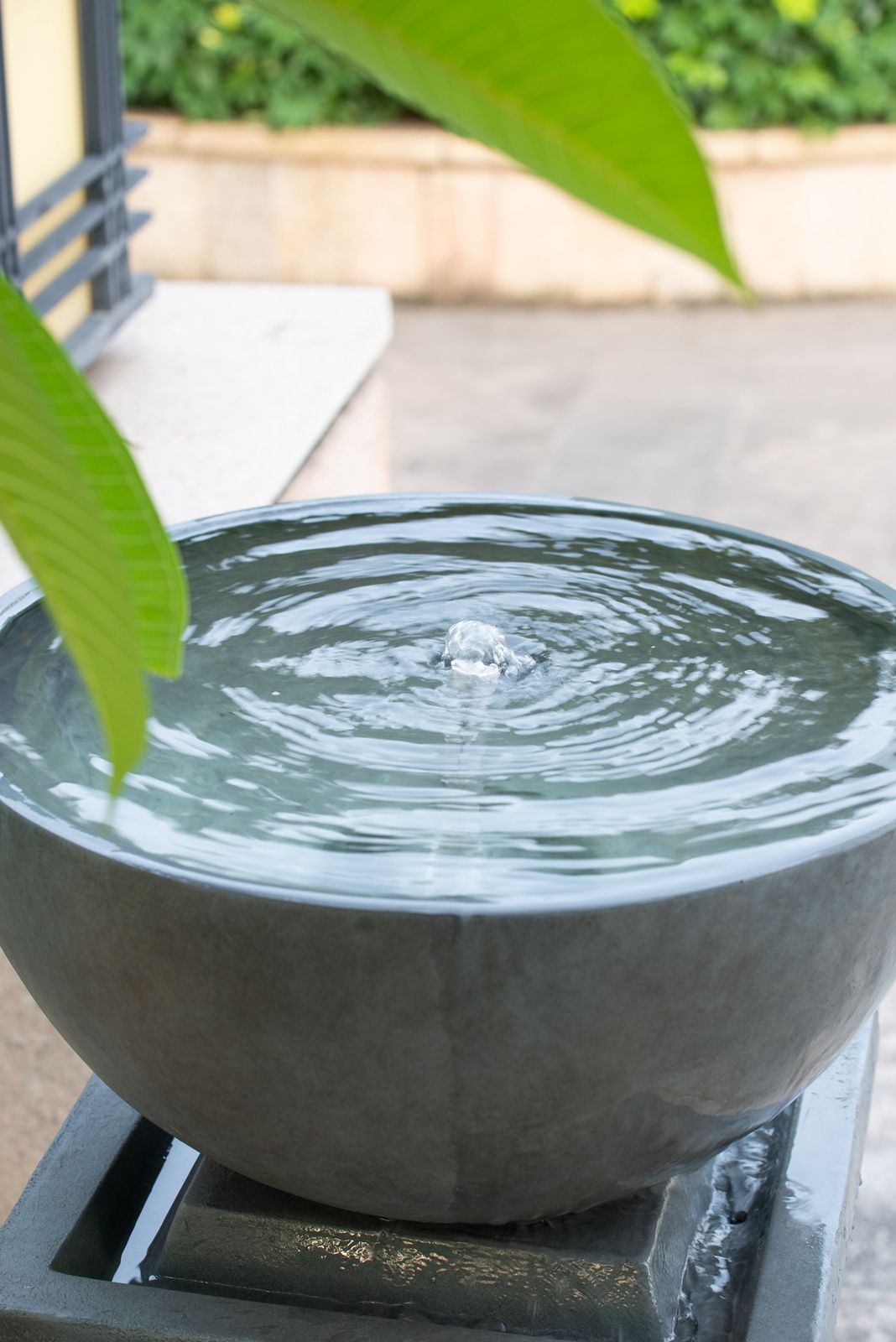 Polyresin Zen Bowl Water Fountain, Outdoor Bird Feeder / Bath Fountains, Relaxing Water Feature For Garden Lawn Backyard Porch - Gray