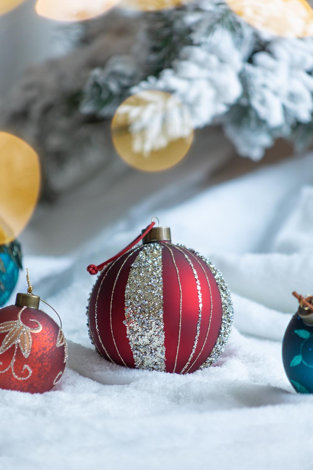 Christmas Ball Ornaments, Glass Decorative Hanging Ball Christmas Tree Ornaments, For Holiday Decorations (Set of 4) - Red