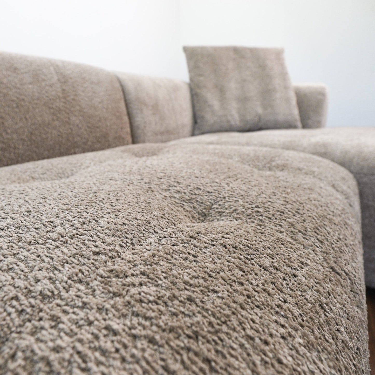 Kaynes - Right Sectional Sofa - Mocha