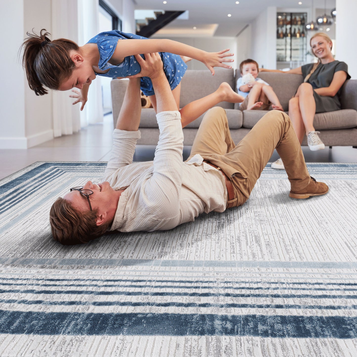 Marfi - 5' X 7' Bordered Area Rug - Blue / Ivory