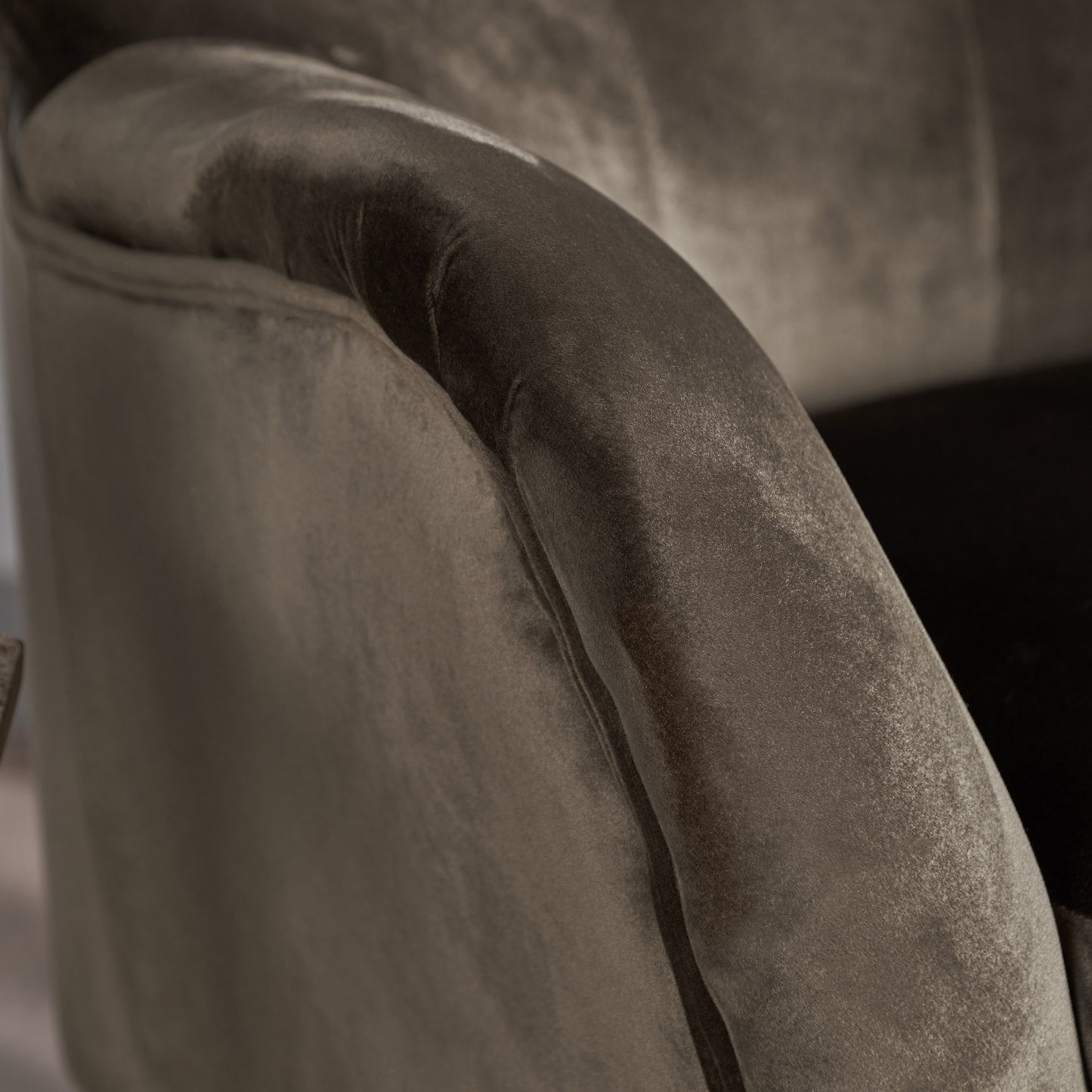 Modern Velvet Arm Chair With Tufted Wingback Design - Gray
