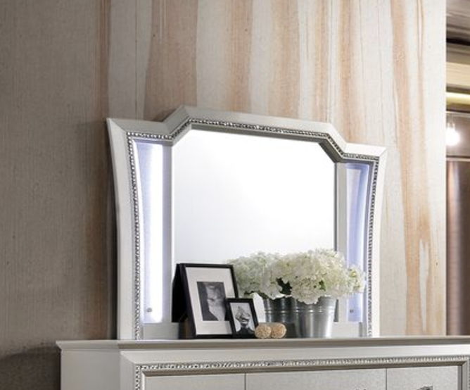 Kaitlyn - Mirror With LED - Champagne