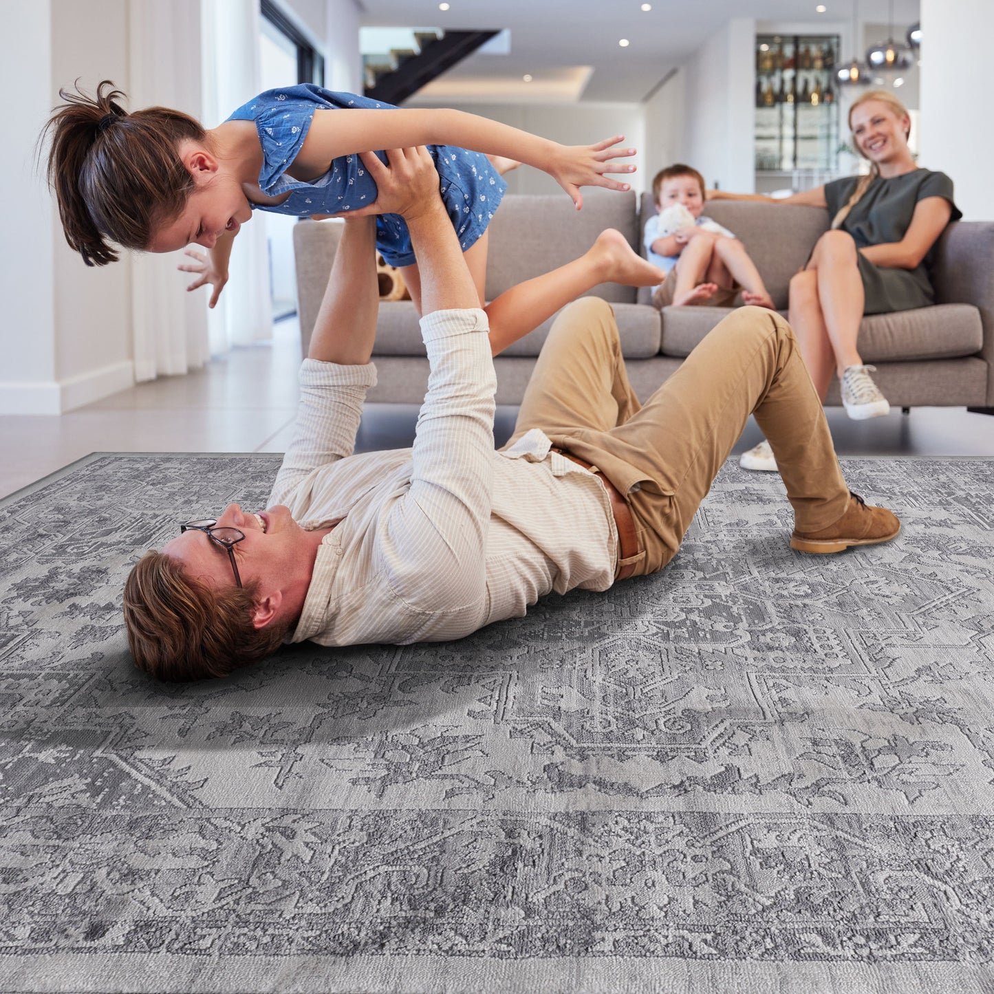 Marfi - 5' X 7' Oriental Area Rug - Silver