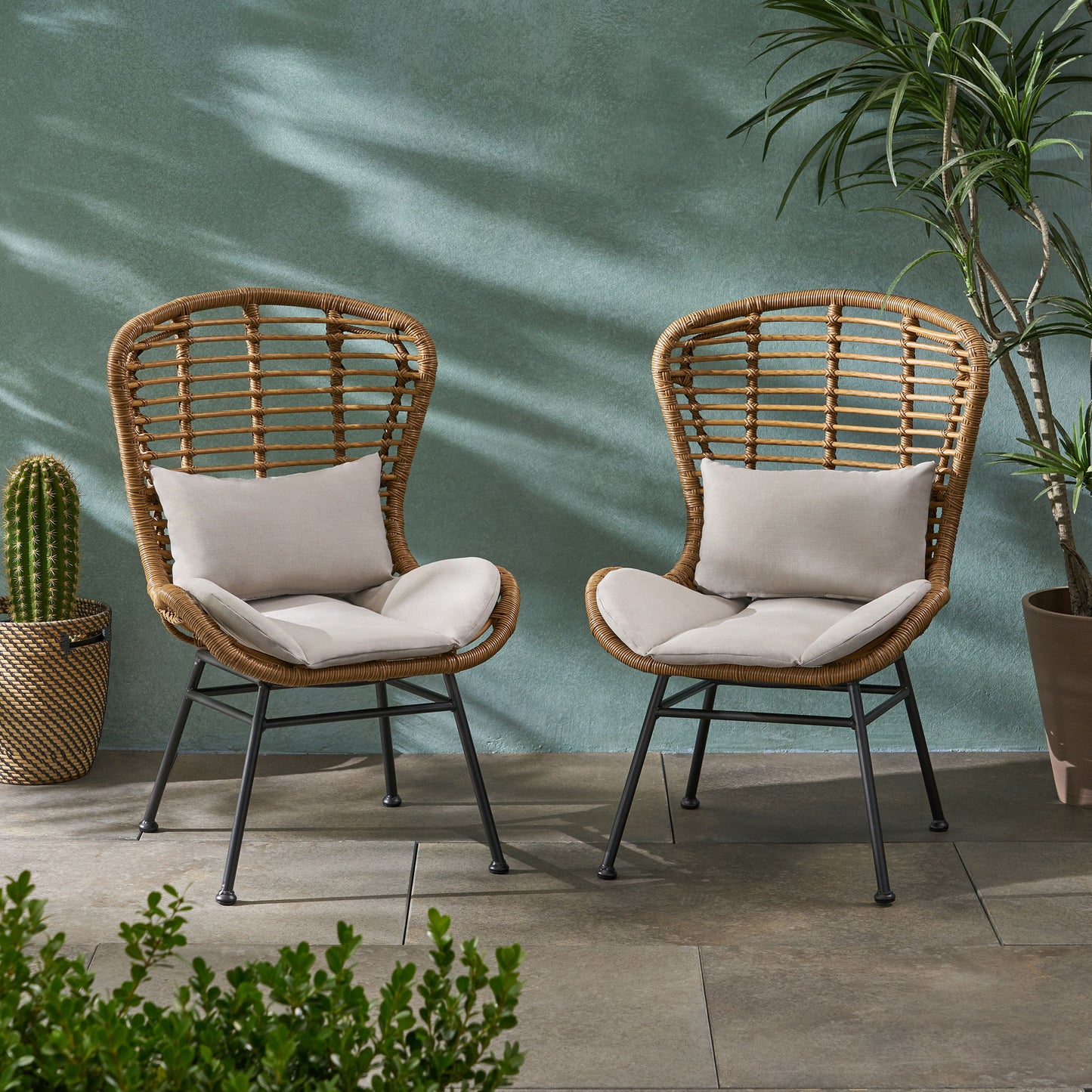 Calypso - Outdoor Chair With Water Resistance Cushion And Iron Frame - Beige