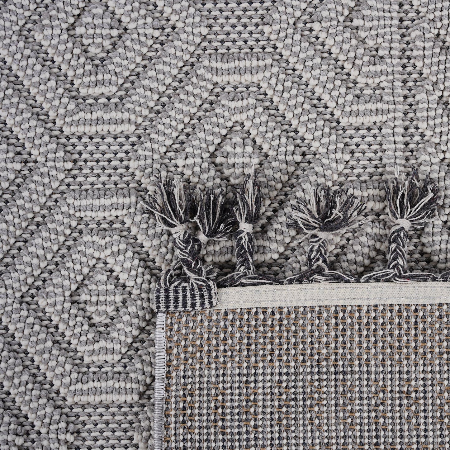 Guros - 5' X 7' Geometric Indoor / Outdoor Area Rug - White