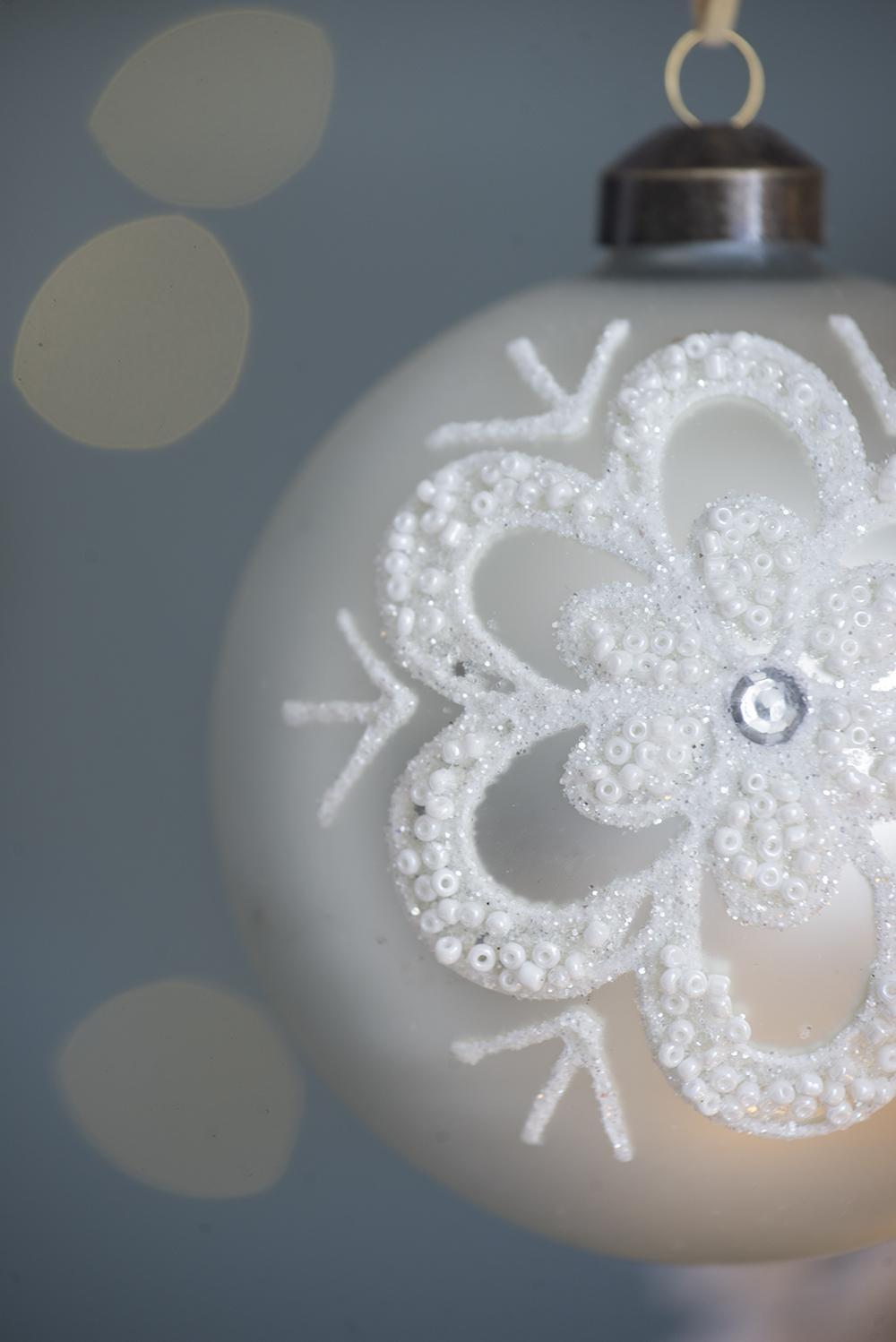 Christmas Ball Ornaments, Decorative Hanging Ball Christmas Tree Ornaments For Holiday Decorations (Set of 6) - White