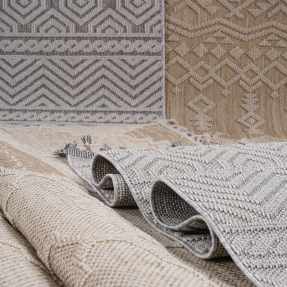 Guros - 8' X 10' Traditional Indoor / Outdoor Area Rug - White