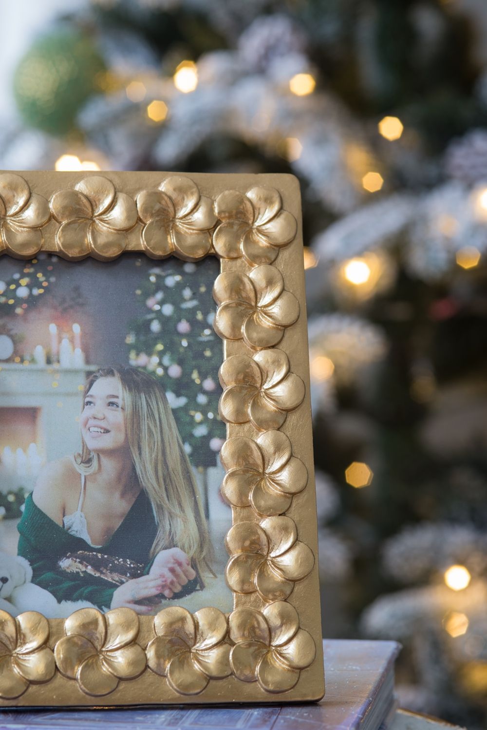 Vintage Photo Frame & Flower Design - Gold