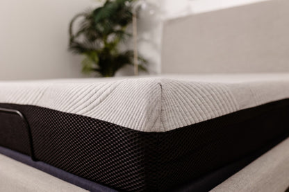 10" Queen Comfort Series Medium Gel Memory Foam Tight Top Mattress - Black / Gray