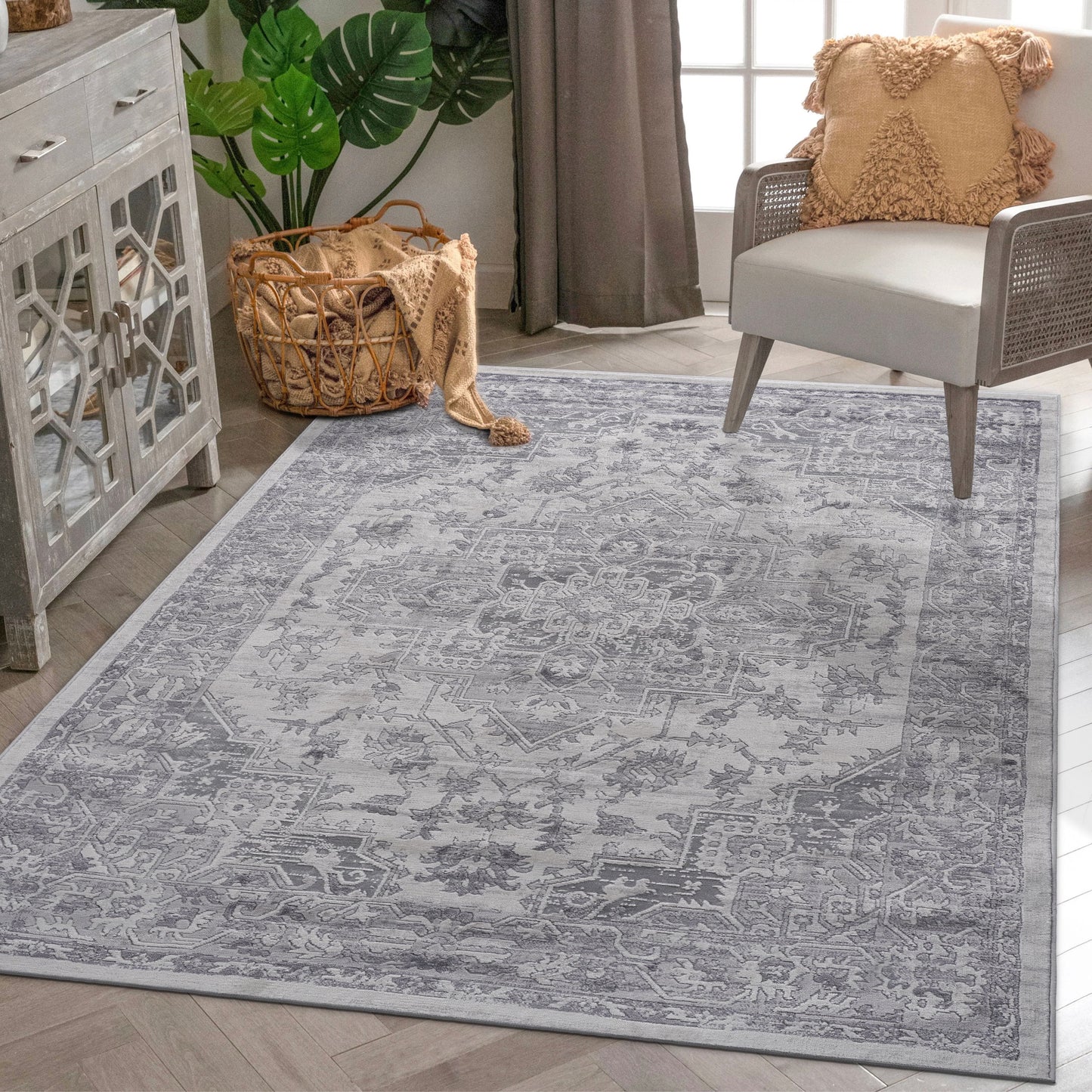 Marfi - 5' X 7' Oriental Area Rug - Silver