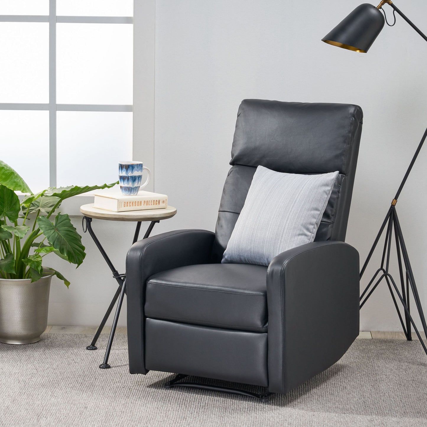 Wide Manual Standard Recliner - Black