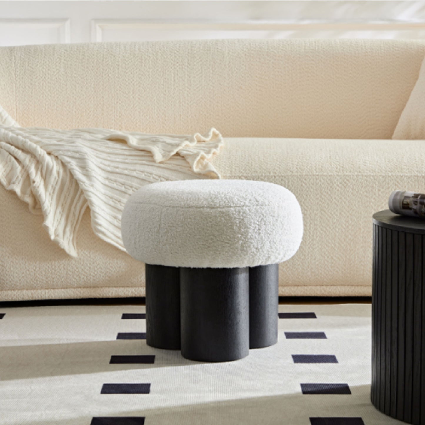 Lamb Wool Seat With Barrel Pipe / Black Ash Willow - White
