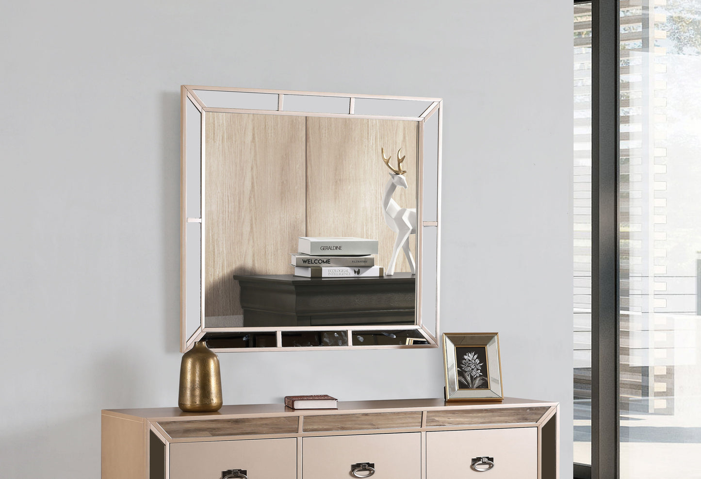 Elegant Wall Mirror For Modern Spaces - Pearl