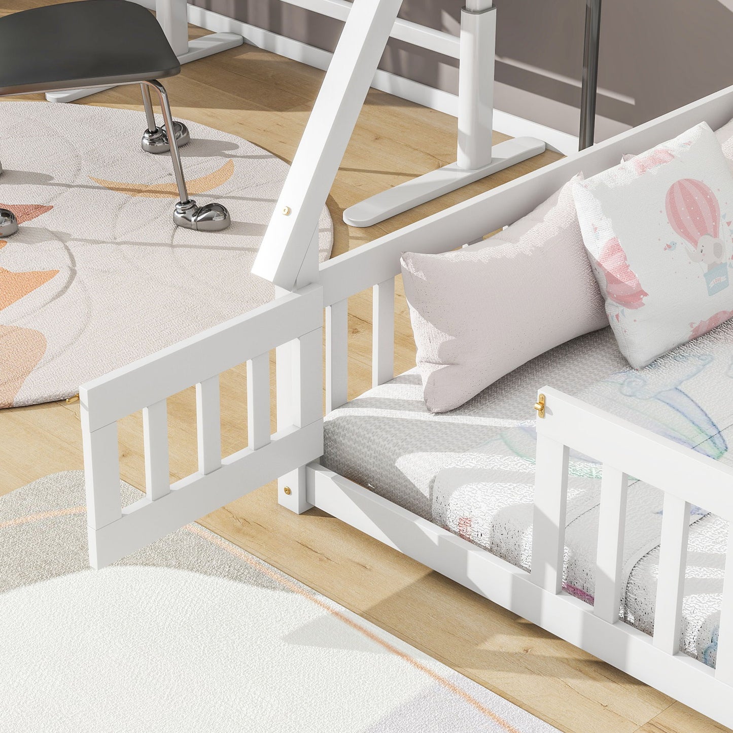 Full Tent-Shaped Floor Bed, With Guardrails, Slats, Door - White